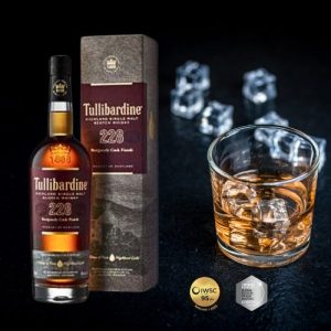 Khám phá Tullibardine 228 Burgundy Cask Finish, whisky mạch nha đơn độc đáo với hương vị phong phú và trải nghiệm thưởng thức tinh tế.